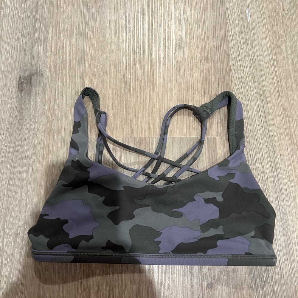 Lululemons free to be sports bra